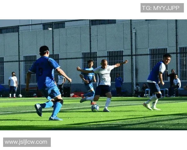 从绿茵场到拳击台 足球巨星跨界挑战搏击世界