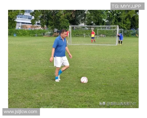 从默默无闻到足坛巨星：足球球员如何通过努力与机遇成就辉煌人生