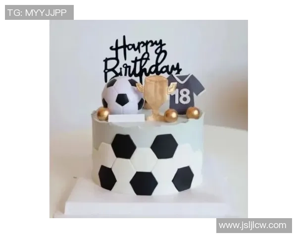 创意漫画球星主题造型足球蛋糕带来欢乐派对惊喜体验