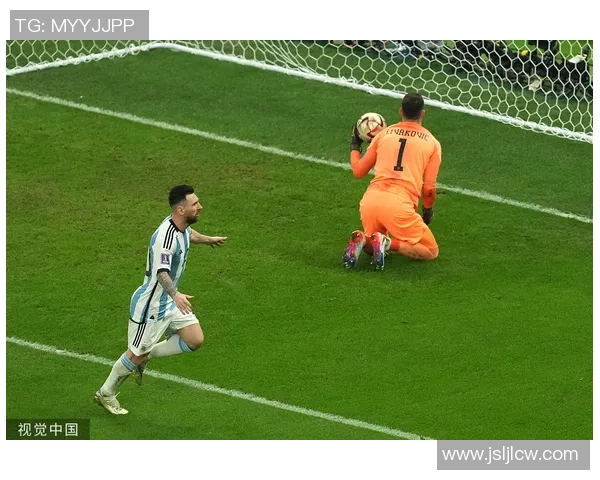 欧洲足球联赛中的粉红色球星如何成为场上焦点及时尚引领者