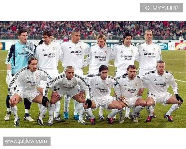 萌力全开人气足球球星带你感受赛场激情与温暖瞬间