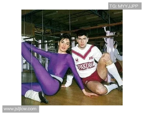 足球巨星荣耀背后的奋斗故事与传奇人生解析